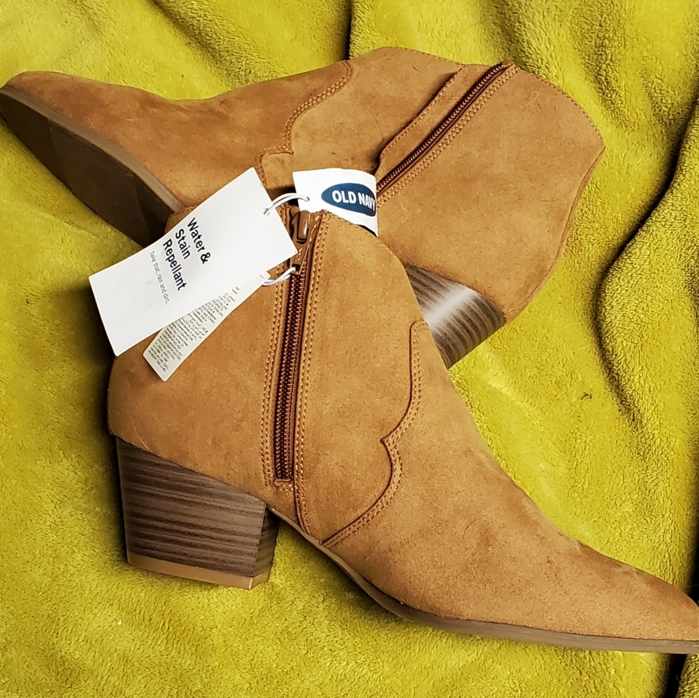 Old Navy fashion fall boots. Size 9